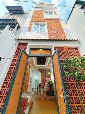 nhà đẹp khánh hội q4- 40m2- 5 tầng đúc - ko qh- chỉ 6 tỷ nhỉnh