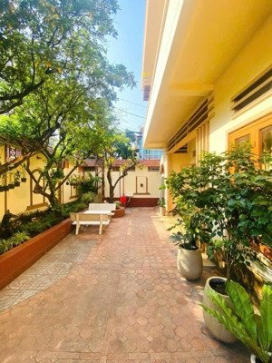 bán nhà biệt thự cổ có sân vườn - võ thị sáu, quận 3- (125m2) 6x21,4m- 3 tầng. giá: 34,5 tỷ