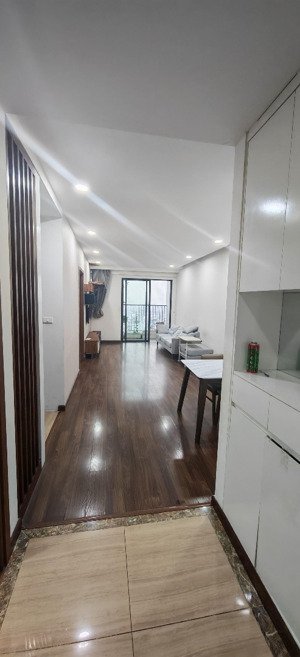 cbo thuê căn góc xẻ khe tòa g5 tầng trung. full nội thất. vào ở ngay