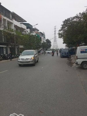 bán nhà phố bạch mai ,để chia tài sản. diện tích 65.5m2 5 tầng gía tốt.