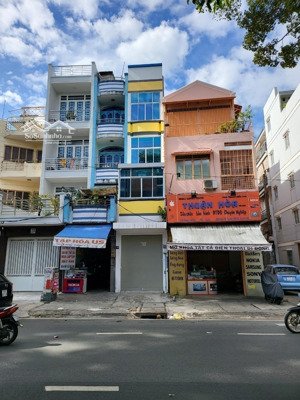 quận 10 - mặt tiền hùng vương - 34.6m2 - 5 lầu - dòng tiền 40 triệu/tháng - 14.2 tỷ!