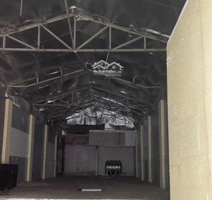 cho thuê kho rộng đẹp tường gạch, trần mái bằng, thông sàn 110m2 phố tứ liên, tây hồ, 12tr