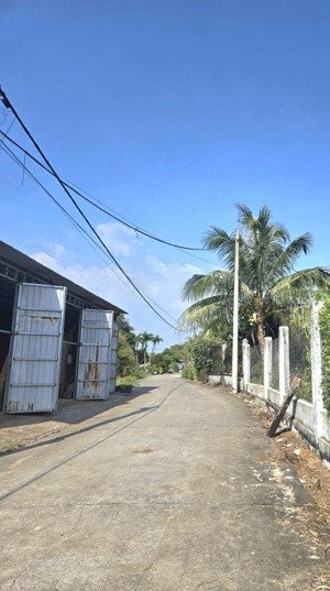 chính chủ gửi bán miếng đất thổ cư, giá rẻ thích hợp làm nhà vườn nghỉ dưỡng