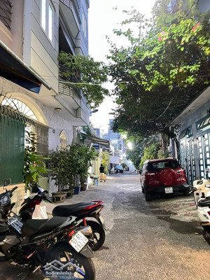 hxh nguyễn thị minh khai gần đài truyền hình 4.5 x 25m cn 108m 4 tầng giá 24 tỷ tl 