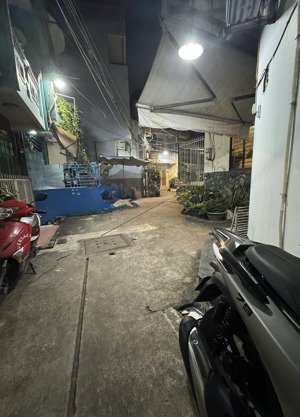 nhà phú thọ phường 1 quận 11
hẻm cụt xe hơi 7 chỗ quay đầu nhà - chỉ 6,6 tỷ.