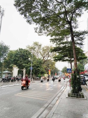 bán nhà mặt phố nguyễn đình chiều, quận hai bà trưng.
diện tích 19mx5 tầng chào 10,5tỷ