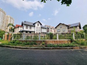 định cư! hạ giá! góc 2 mt khu nguyễn văn hưởng - quốc hương, q2, 18.8x28.8, 488.9m2 chỉ 250tr/m2