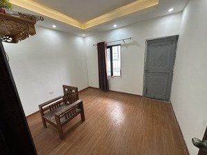 căn góc 2 mặt ngõ gần chợ thạch bích,200m ql21b chợ đầu mỗi phía nam chỉ 3,55 tỷ