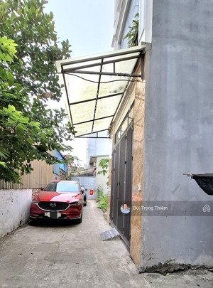 cần bán nhà dân xây thạch bàn, long biên 36m 4 tầng ô tô 7 chỗ đỗ cửa ngày đêm giá 7,x tỷ