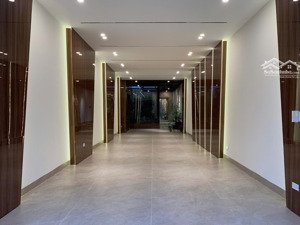 cần bán căn nhà dt 96mx 7 tầng, hàm cá mập phiên bản ở quận long biên. phường việt hưng.