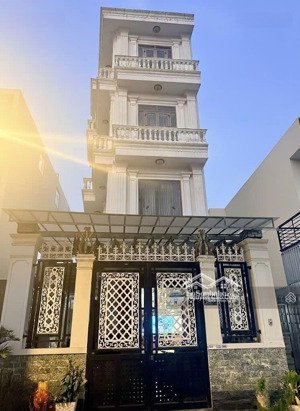 giảm 500tr, nhà góc 2 mặt tiền 4.8x15m đúc 5 tầng đường 8m tân chánh hiệp 05