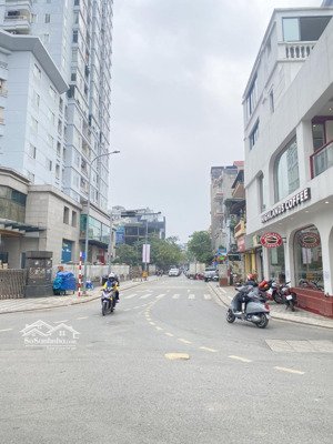 gần ngoại giao đoàn.nhà mặt phố 74m thang máy kinh doanh . 19tỷ