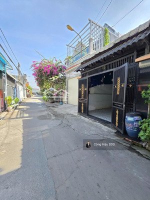 bán nhà cấp 4 gần chợ tân long. dt: 116m2 (4.2x 27m) nở hậu. đường 5m. gồm 2pn- sân ô tô. giá: 3.95