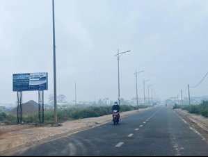 mặt tiền phạm ngũ lão khu hành chính xã đức trọng đối diện trường lương thế vinh