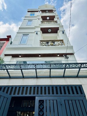 xe hơi 7 chỗ vào nhà - cách 1 căn ra mt đường - 50m2 - full nội thất - ngay emart phan huy ích