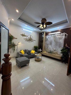 hiếm đẹp! hai bà trưng ngõ thông, xe ba gác tránh nhau, mặt tiền rộng 7m, thoáng sáng, sđcc, 42m2