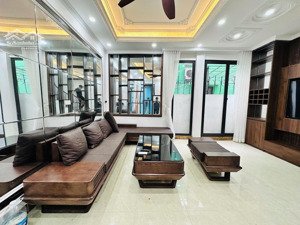 nhà đẹp tt cầu giấy ở ngay 2 thoáng - sát phố -.full nội thất-công năng đầy đủ ,,,,