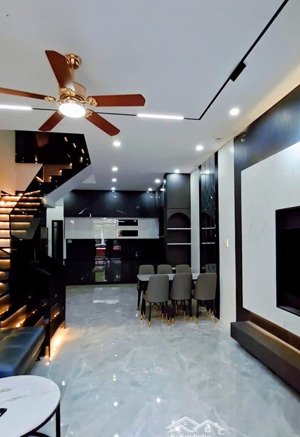 cho thuê nhà 3 tầng 4pn sát biển nguyễn tất thành, full nội thất