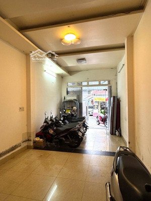 bán nhà mặt tiền hẻm 8m. 4 tầng. đường lạc long quân. quận 11