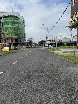 bán lô đất đường nguyễn phạm tuân sát biển đông hải tân trà 140m2(7x20)