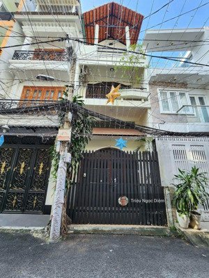 hẻm xe hơi tránh 8m . nhà 4 tầng hiếm trong khu vực lê văn sỹ .q3 . chỉ 12.5 tỷ