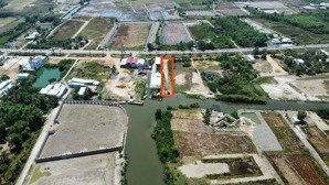 mặt tiền đường 40m và phía sau là mặt tiền sông có sẵn 200m2 thổ cư