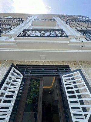 gía tốt nhất khu vực, nhà 4 tầng 1,5km ra thị trấn chúc sơn, 3km đến cầu mai lĩnh, xe bus cách 50m