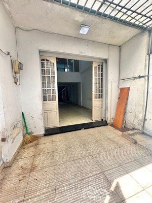 bán nhà hxh khu dân cư sạch sẽ nhà c4 tiện cải tạo hoặc xây mới