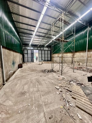 cho thuê nhà kho xưởng sạch đẹp tại xuân phương- hà nội. diện tích 280m2 mới đẹp lh 