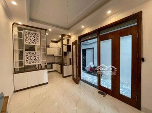 nhà đẹp nguyễn văn cừ, ô tô đỗ cổng, phân khúc hiếm, giao thông thuận tiện nhiều tiện ích bủa vây