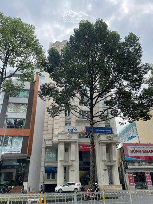 bán nhà mặt tiền 173 trần hưng đạo, quận 1 dt 18x20m 1 hầm 10 tầng gần 2.200m2 sàn hđt 750 tr/tháng