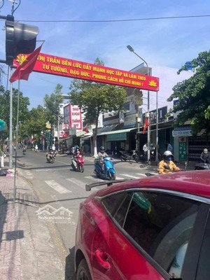 đất mặt tiền trung tâm bến lức vị trí hiếm. mặt tiền nguyễn văn siêu