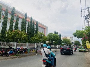 xe tải đậu ngay nhà trung tâm quận 8 5 phút qua quận 1 chỉ 6 t.ỷ nhỉnh chút