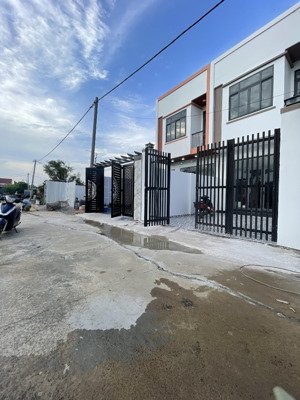 nhà 2 tầng thiết kế hiện đại, giá tốt nhất khu vực, thuộc mỹ phong, tp mỹ tho, tiền giang