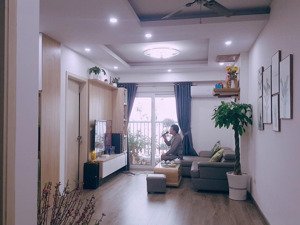 chính chủ bán căn hộ chung cư 74m2 hướng ban công đông nam thoáng mát