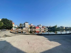 tôi chính chủ bán nhà cự khối, long biên, 62m2 x7 tầng, thang máy ô tô tải tránh view hồ đầm tranh