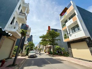 nhà mới đón tết, 2 tầng ngay kha vạn cân linh đông, dt 100m2 giá 6tỷ150tr, shr, tặng nội thất