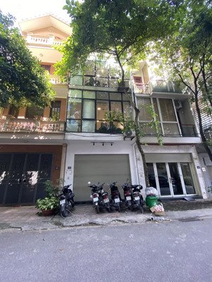 chính chủ cho thuê nhà mp đặng tất, quán thánh 50m2 2,5 tầng, có điều hòa, nóng lạnh giá 18 triệu