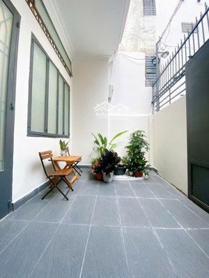 bán nhà f15 tân bình .dt : 4,3x14 một trệt 1 lửng .nhà mới giá 4,95 tỷ