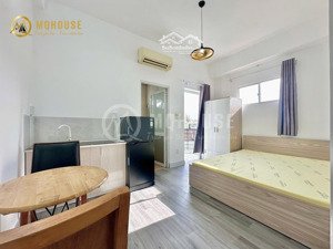 studio ban công ngay khu trung tâm phan xích long