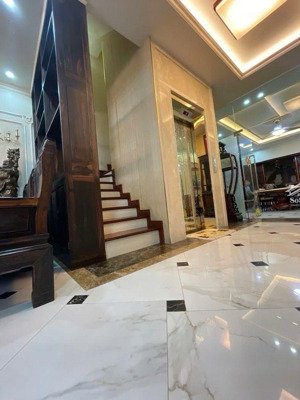 1 căn nhà hoàn mỹ được tạo nên bởi: vị trí độc tôn - nội thất tinh tế - khu vực thượng lưu