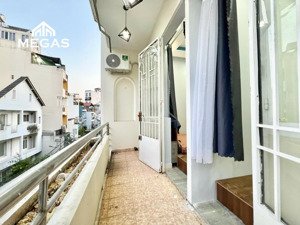 căn hộ 2pn bancong, 55m2, full nội thất cạnh vòng xoay dân chủ