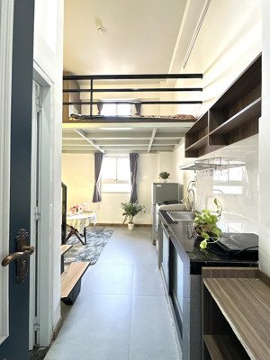 " đứng lại một chút... vì cái đẹp luôn đáng để chậm lại ."