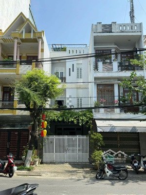 cần bán nhà 3 tầng mặt tiền đường ỷ lan nguyên phi. lh:0986289508