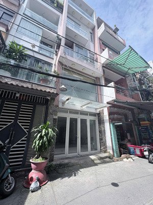 bán nhà hxh an dương vương, q5 - cách mt vài bước chân - dt: 3,7x10m-nhà mới vào ở ngay -giá 9,8 tỷ