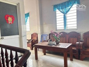 bán gấp nhà đẹp trên trục đường nhộn nhịp bậc nhất bến lức