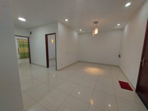 chính chủ cho thuê c/c phú thạnh 53 nguyễn sơn 80m nhà trống có ban công lh 