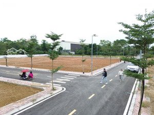 cần bán đất ở ngay trung tâm lõi hoà lạc thuộc phú cát, ngã tư vai réo, lh e thuỷ 