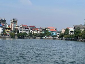 bán đất tặng nhà 2 tầng phố bồ đề - có sẵn nhà 2 tầng - ngay cầu chương dương - khu lõi trung tâm