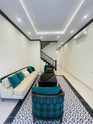 cho thuê nhà 5 tầng hoàn thiện vin 3 tặng ngay 3 tháng miễn phí tiền thuê!